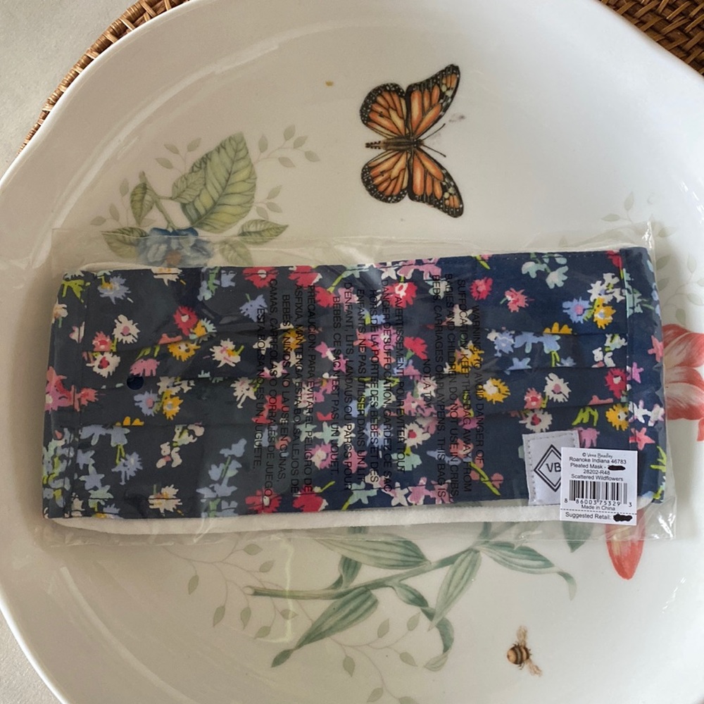 🌻SALE🌻PLEATED mask in Scattered Wildflower